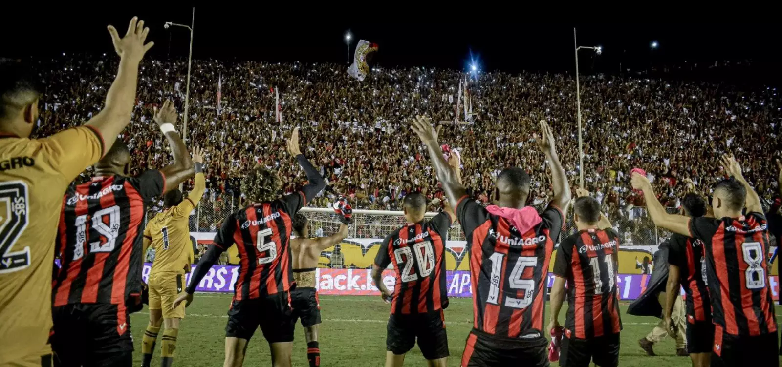 É campeão! Vitória conquista primeiro título nacional após tropeço do Criciúma