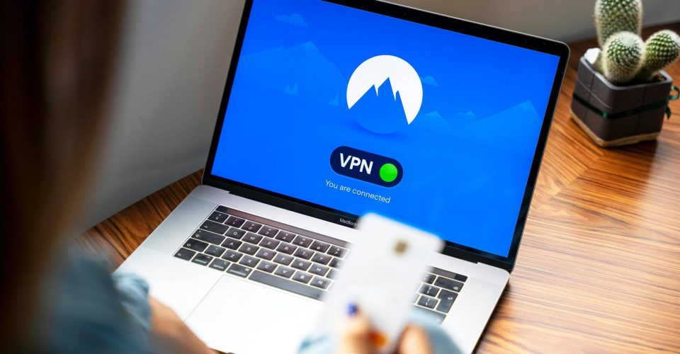 Após bloqueio do X (Twitter) no Brasil, uso de VPN cresce 1600%